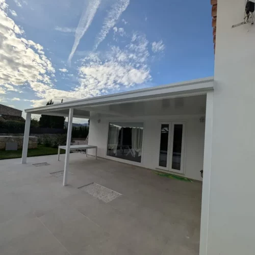 Pérgola bioclimática finalizada